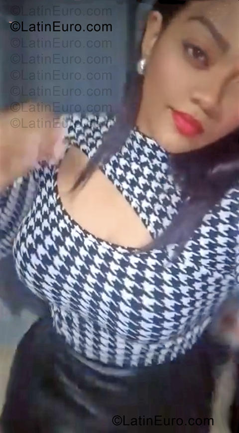 Date this exotic Dominican Republic girl Yanely from Santo Domingo Norte DO57236