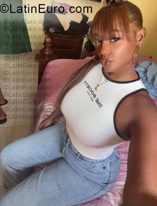 Date this stunning Dominican Republic girl Carolin from Santo Domingo DO57257