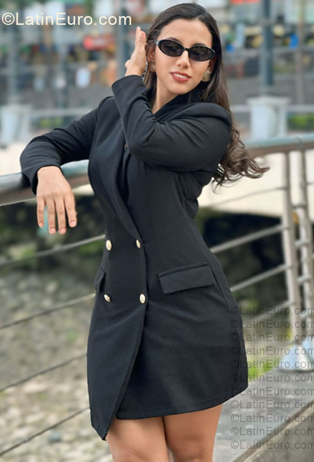 Date this lovely Ecuador girl Lorena from Guayaquil EC1160
