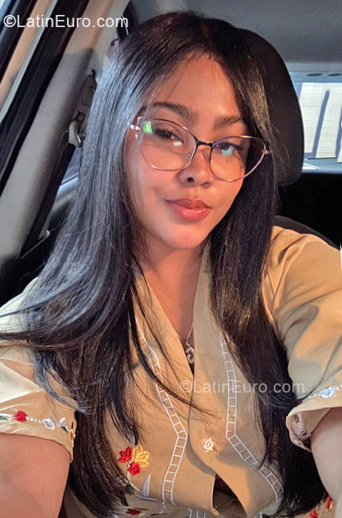 Date this stunning Dominican Republic girl Genesis from Santo Domingo DO57289