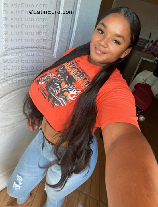Date this happy Dominican Republic girl Alondra from Santo Domingo DO57320