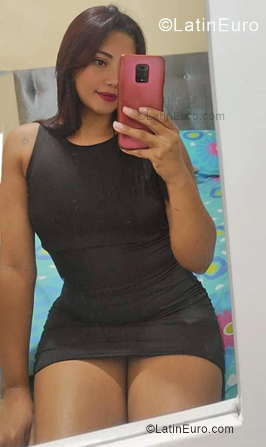 Date this nice looking Colombia girl Nathalie from Cali CO33908