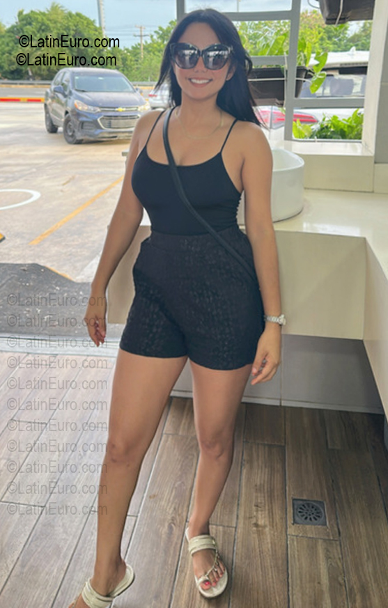 Date this gorgeous Dominican Republic girl Varonisa from Santo Domingo DO57346