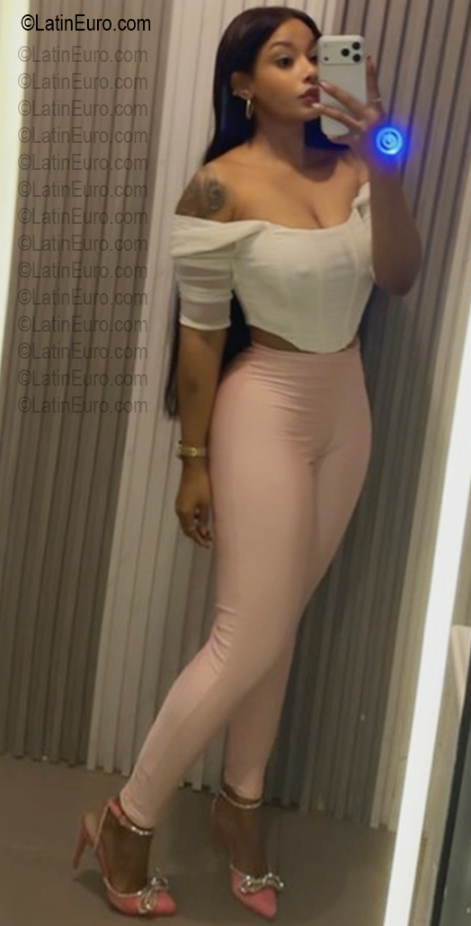 Date this happy Dominican Republic girl Yelin from Santo Domingo DO57357